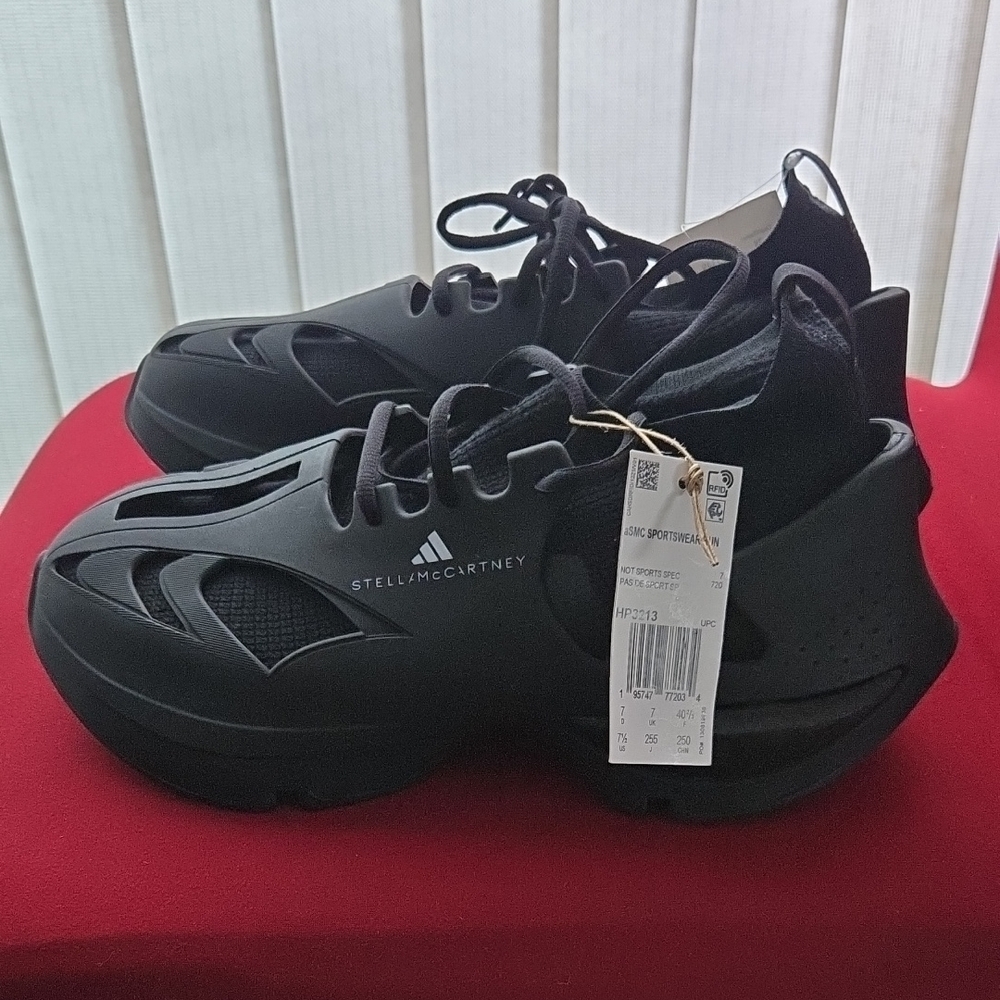 Adidas Stella McCartney Unisex  Men 7.5 Women 8.5